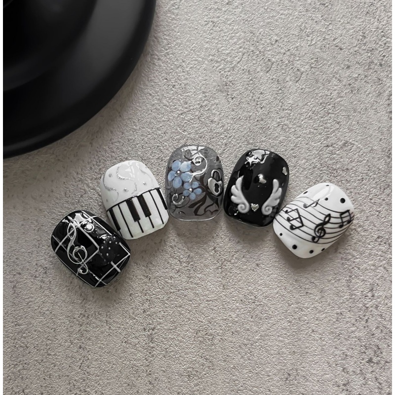 Zwart-witte pianonoot nagelsti - Musical Instrument Images recensie en prijs